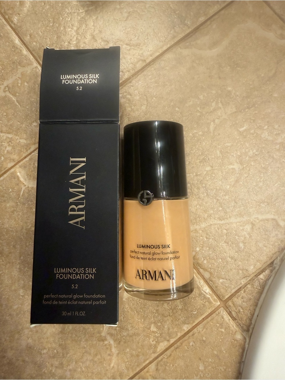 Giorgio Armani Luminous Silk Foundation - Warm Beige (5.2)